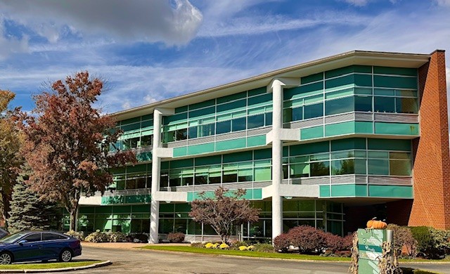 Fall 2024 Front Exterior of 2 Burlington Woods Drive, Burlington MA Office Evolution Burlington location in Autumn.