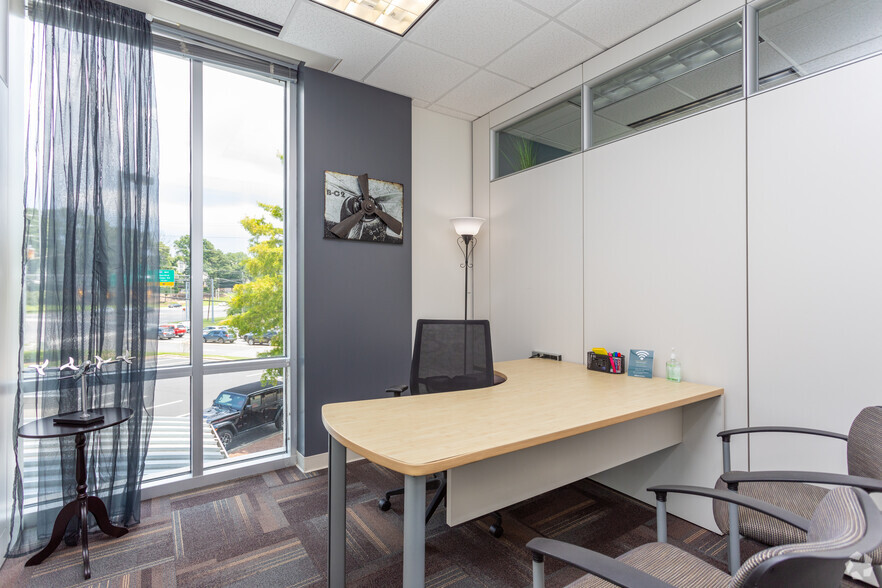 Flex office for private meetings